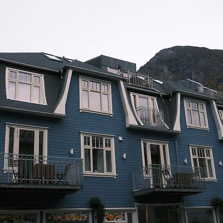Blue House Dormitory 오다 외부 사진