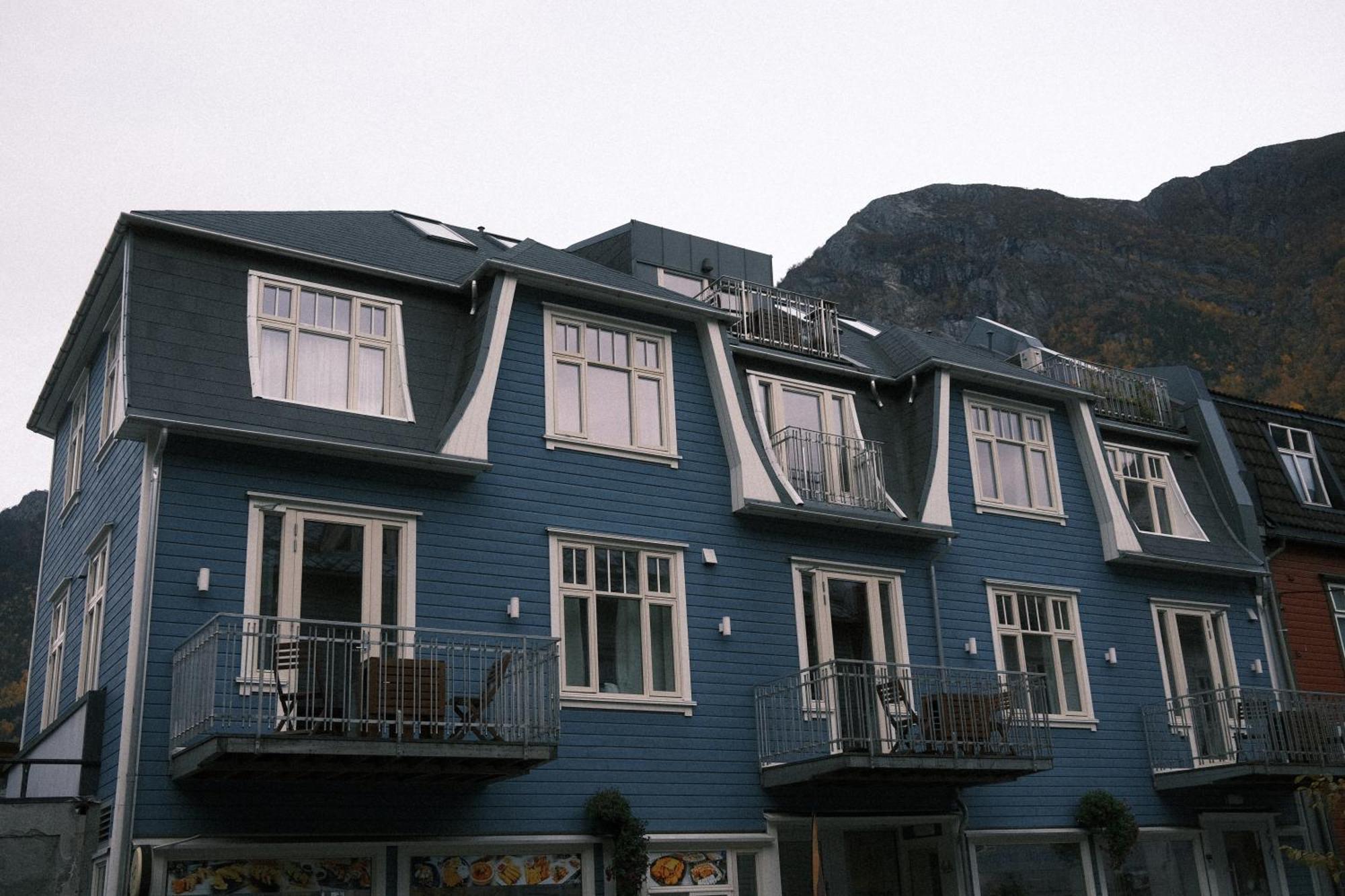 Blue House Dormitory 오다 외부 사진